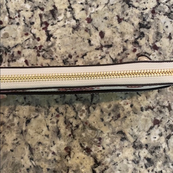 Coach - Picture 4 of 10